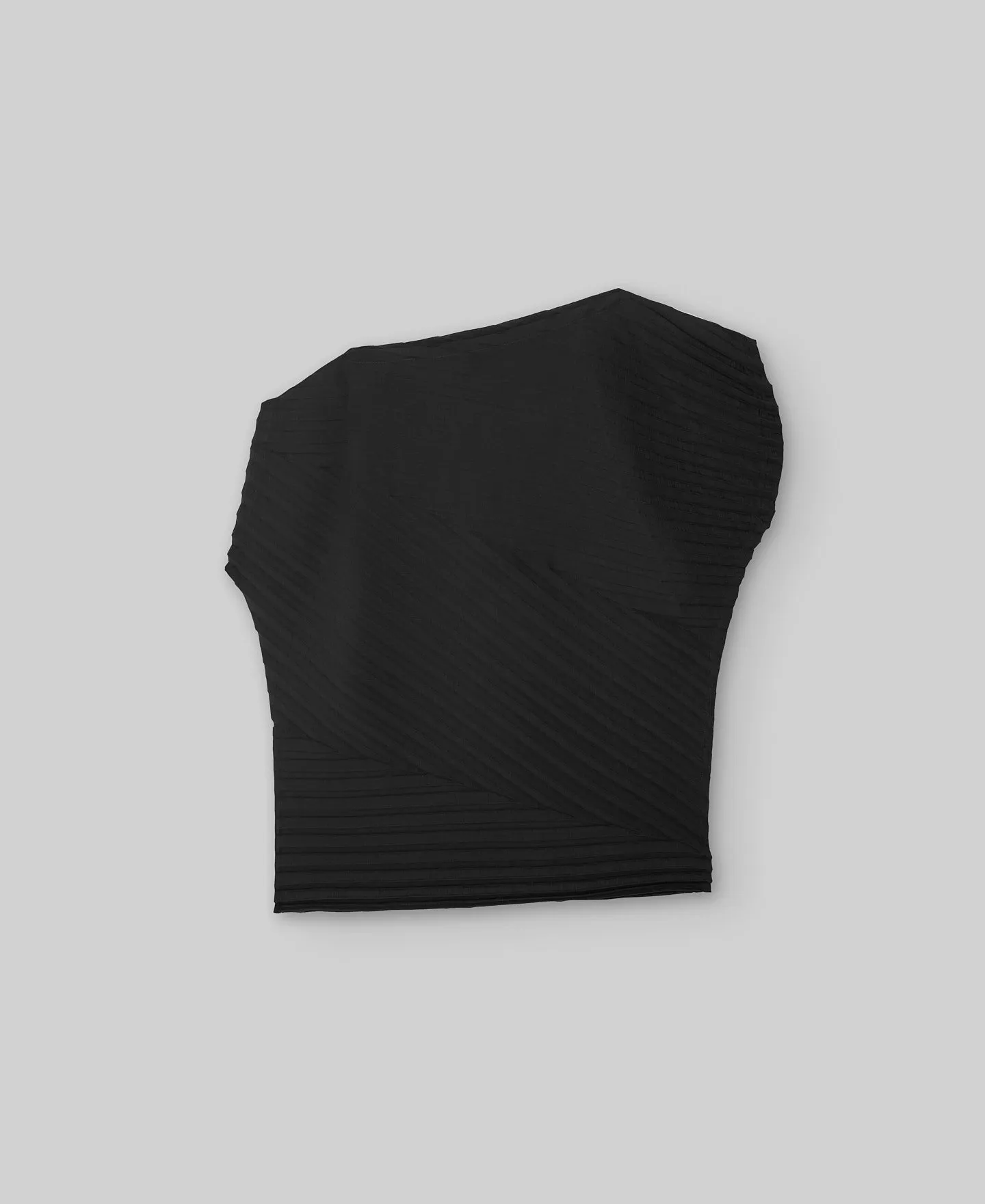 Aymmetrical black crinkle top woman