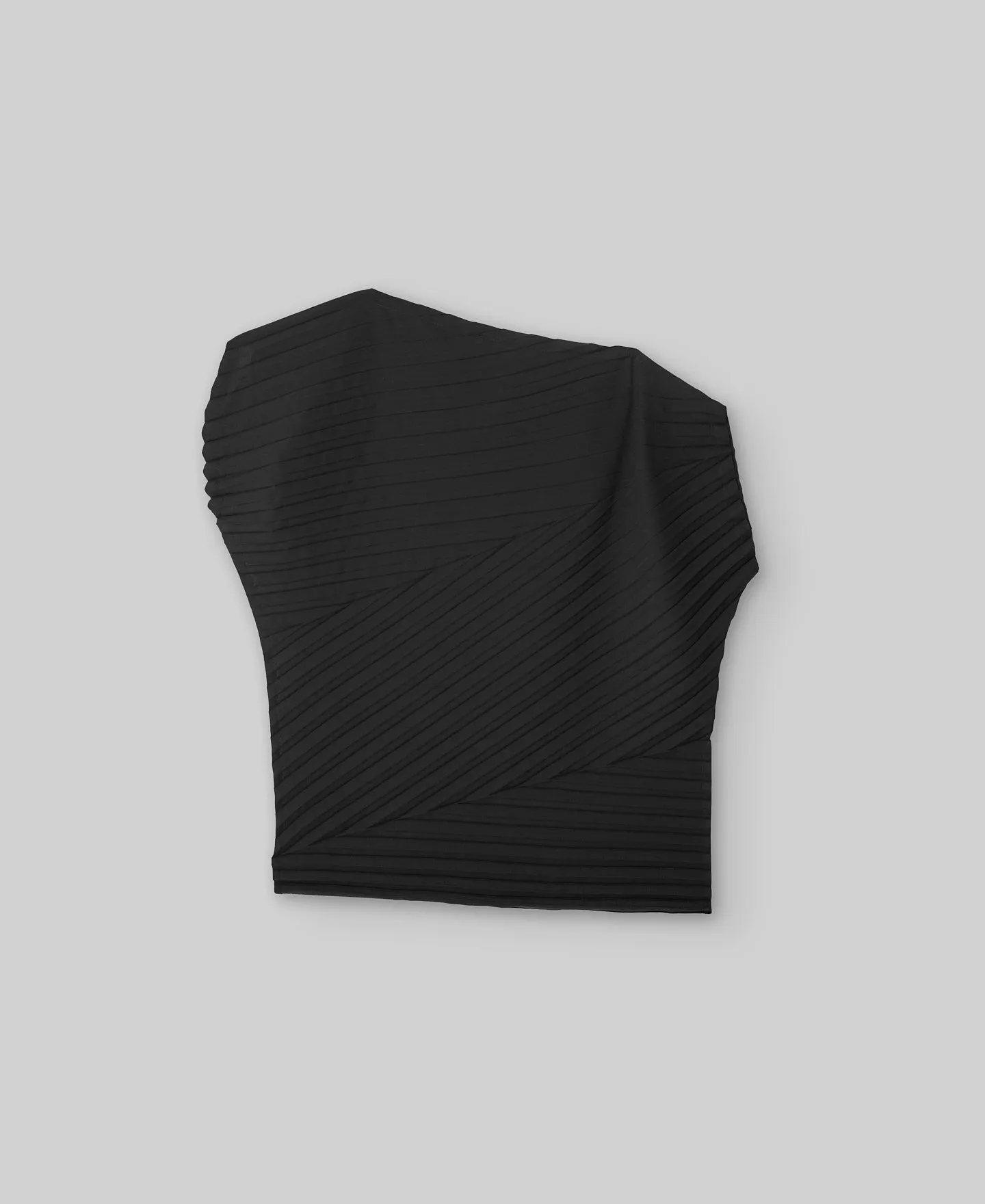 Aymmetrical black crinkle top woman