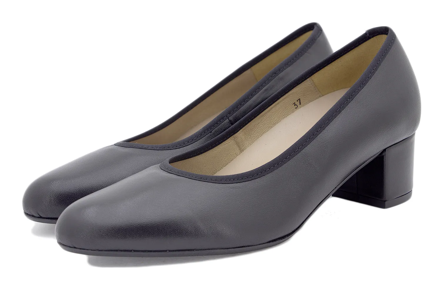 Black Leather Pump