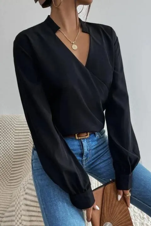 Blusa elegante con escote cruzado  Belucca, negro