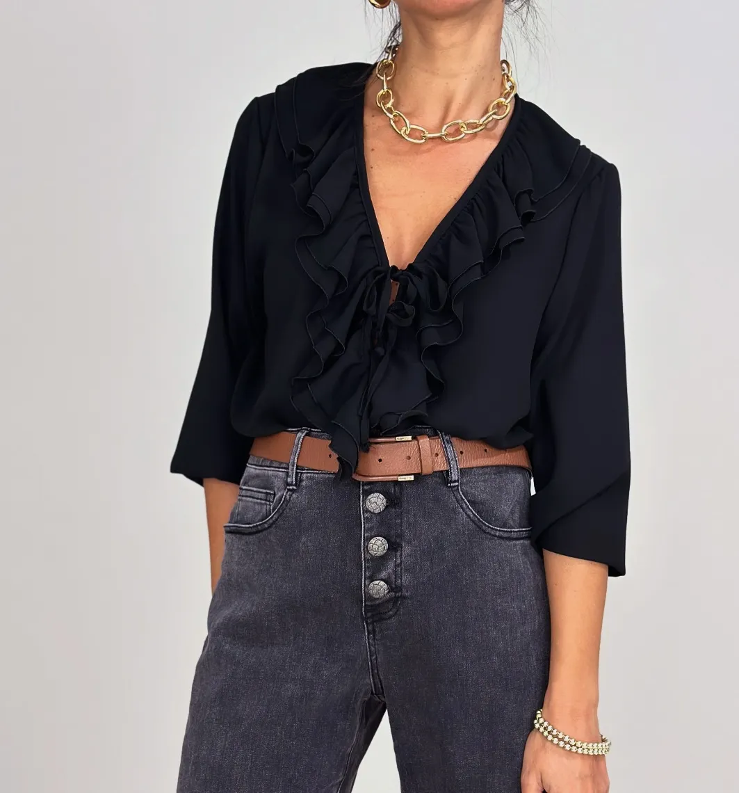 Blusa Escote Volante Negra