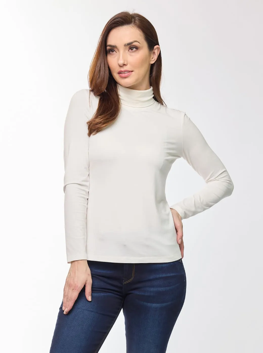 Blusa hueso cuello alto Esenciales