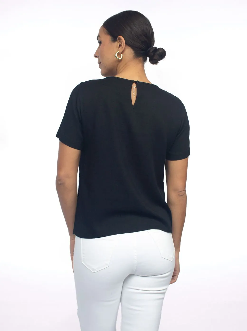 Blusa negra con encaje Esenciales