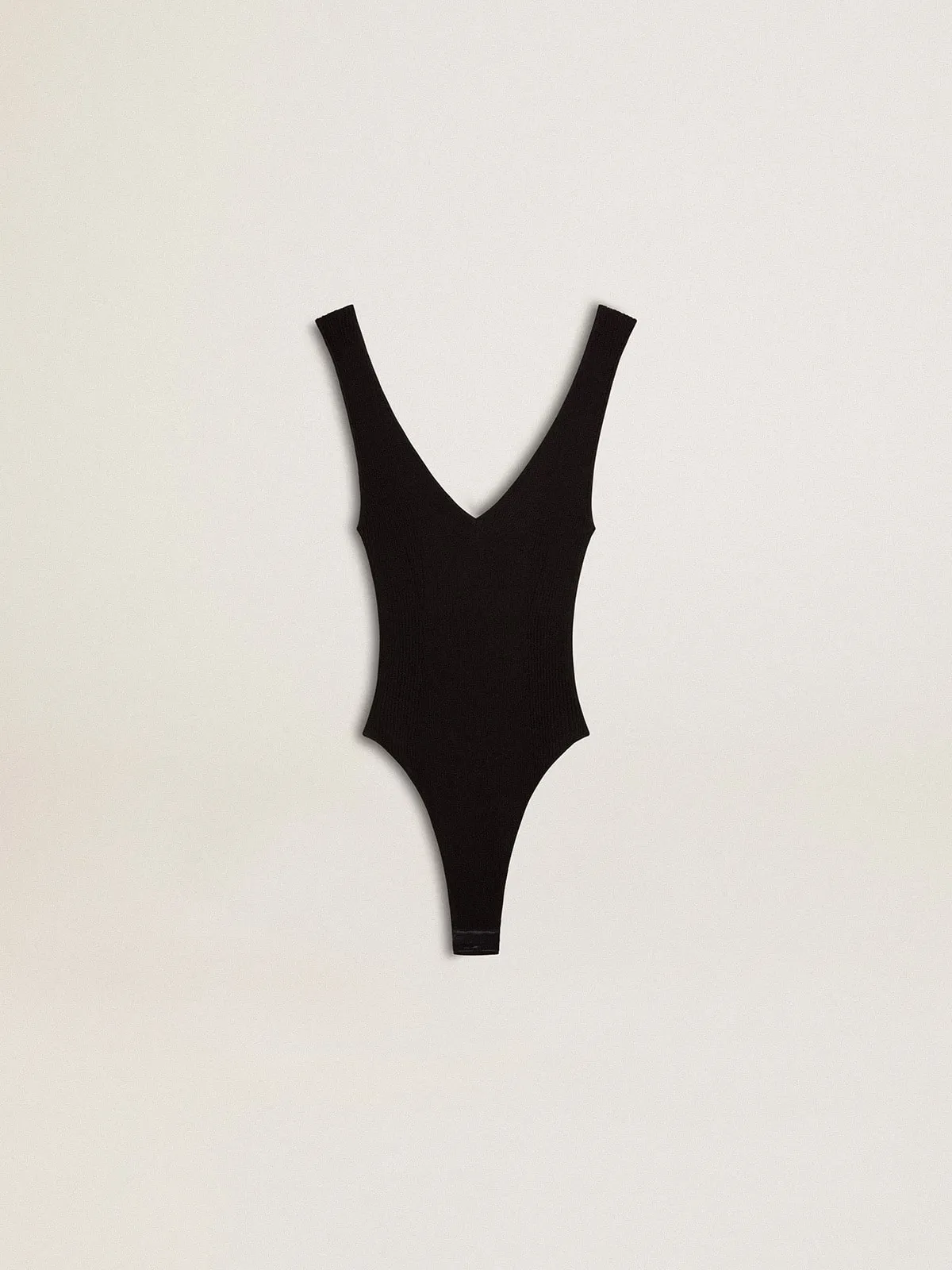 Body de mujer de color negro con cuello en V