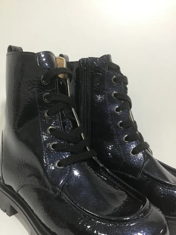 Bota charol azul marino