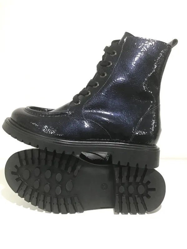 Bota charol azul marino