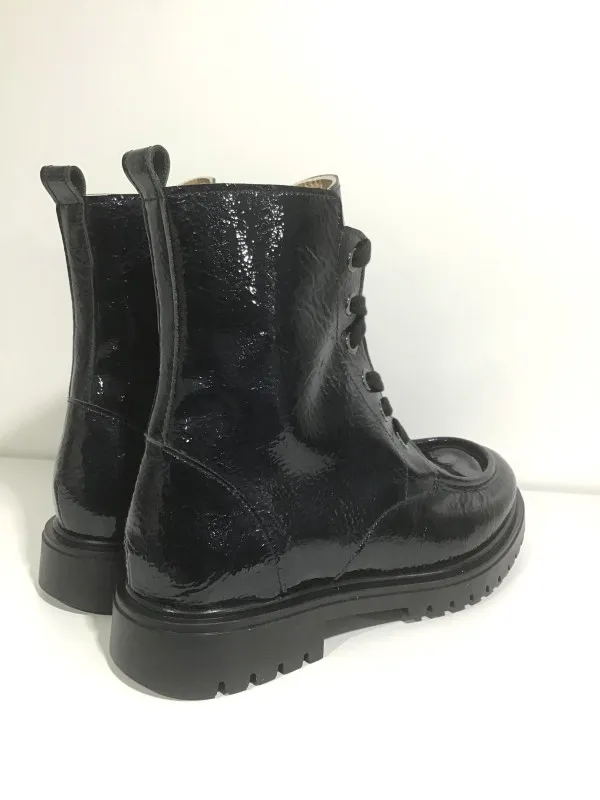 Bota charol azul marino