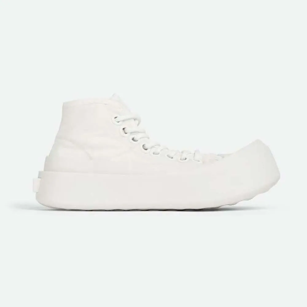 BOTTEGA VENETA ZAPATILLAS JUMBO UNISEX DE NAILON CON CORDONES Y CAñA ALTABLANCO