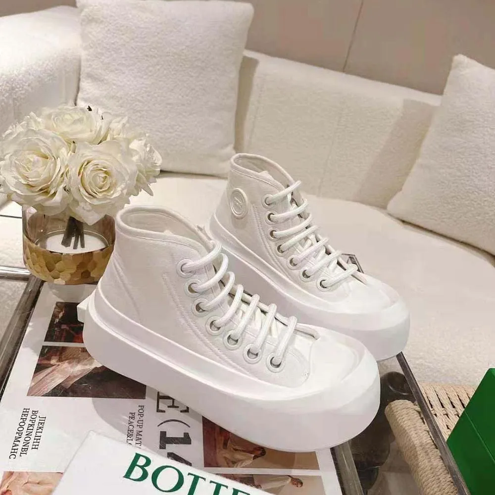 BOTTEGA VENETA ZAPATILLAS JUMBO UNISEX DE NAILON CON CORDONES Y CAñA ALTABLANCO