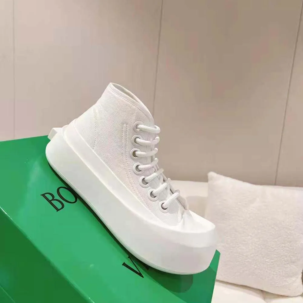 BOTTEGA VENETA ZAPATILLAS JUMBO UNISEX DE NAILON CON CORDONES Y CAñA ALTABLANCO