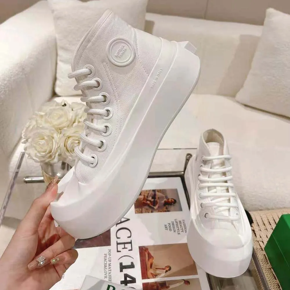 BOTTEGA VENETA ZAPATILLAS JUMBO UNISEX DE NAILON CON CORDONES Y CAñA ALTABLANCO