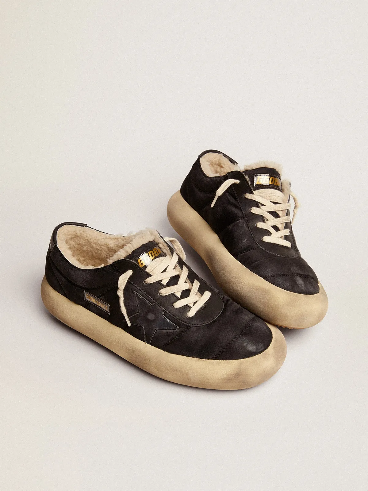 CALZADO SPACESTAR DE NAILON NEGRO ACOLCHADO Y FORRO DE SHEARLING