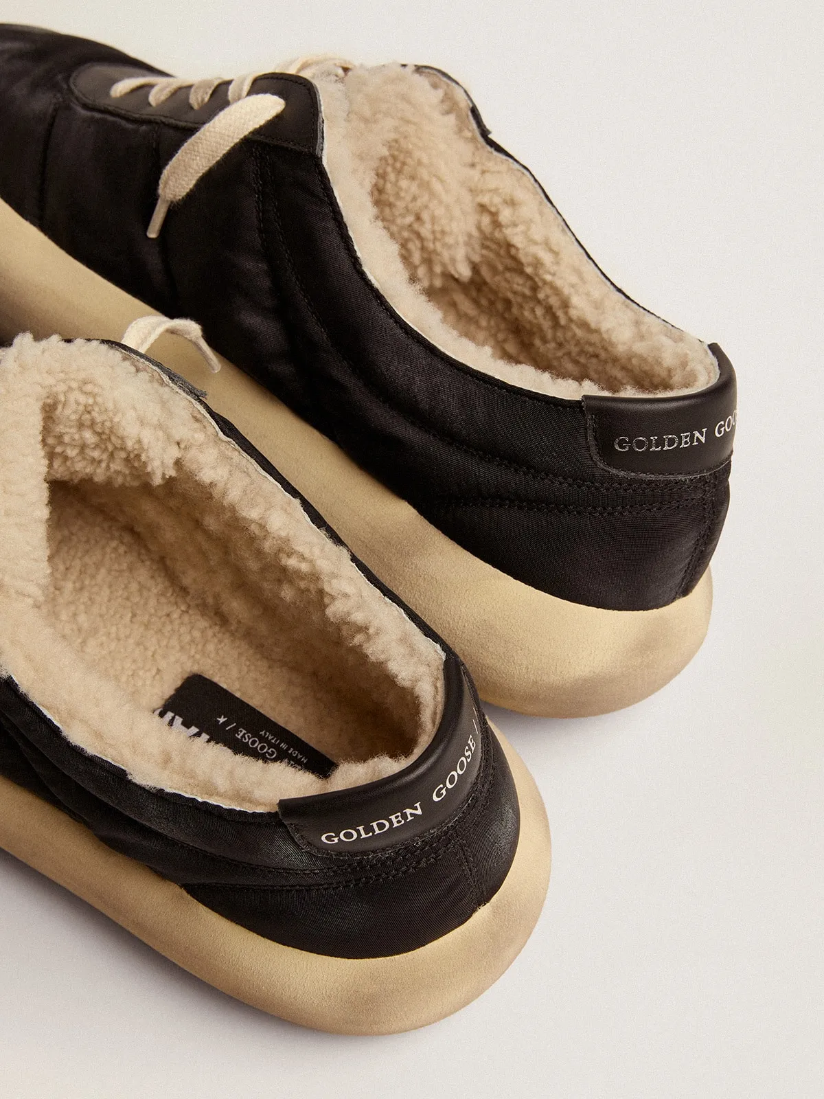 CALZADO SPACESTAR DE NAILON NEGRO ACOLCHADO Y FORRO DE SHEARLING