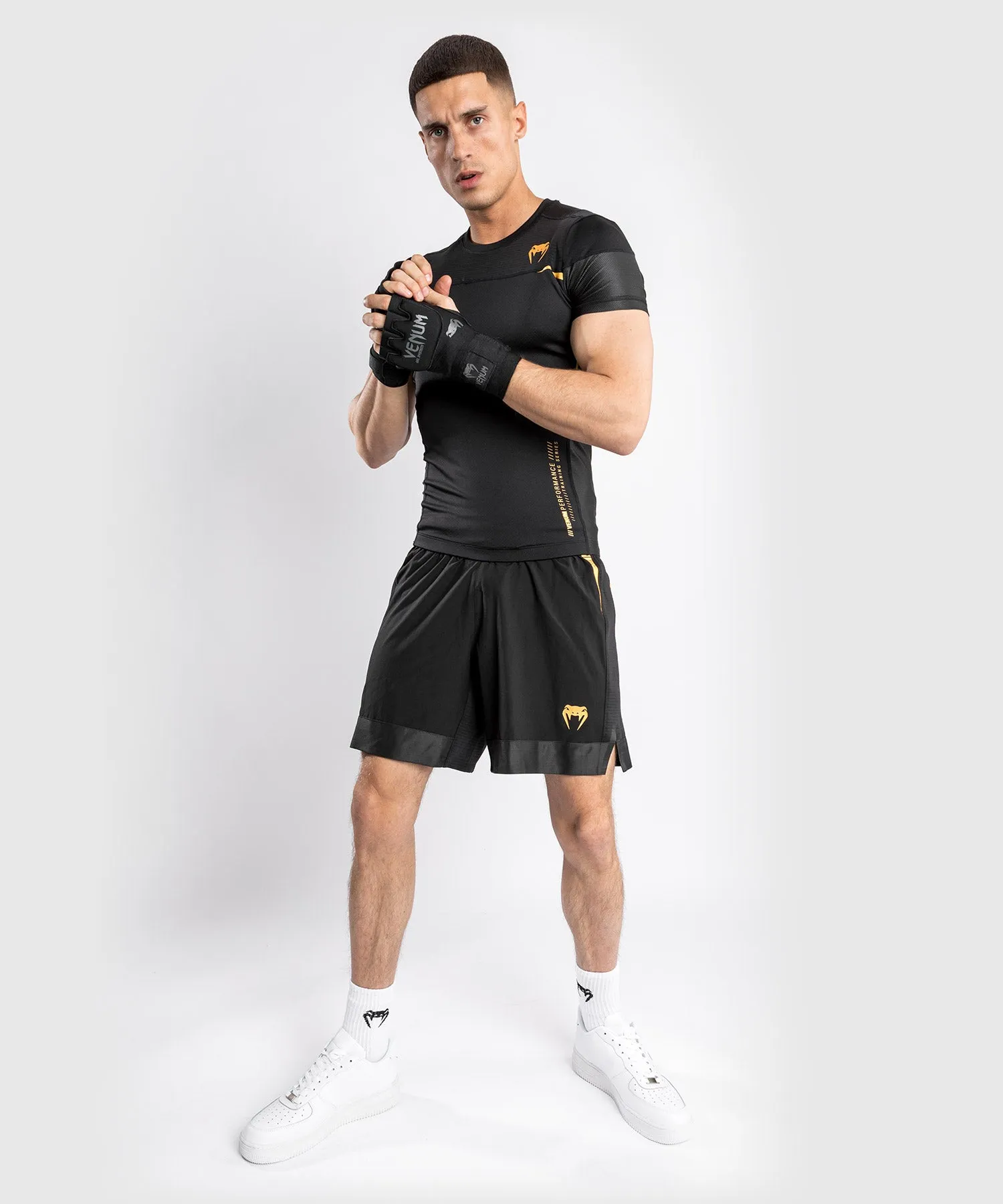 CAMISETA DE COMPRESIóN VENUM TEMPEST 2.0 (MANGA CORTA)  NEGRO/DORADO