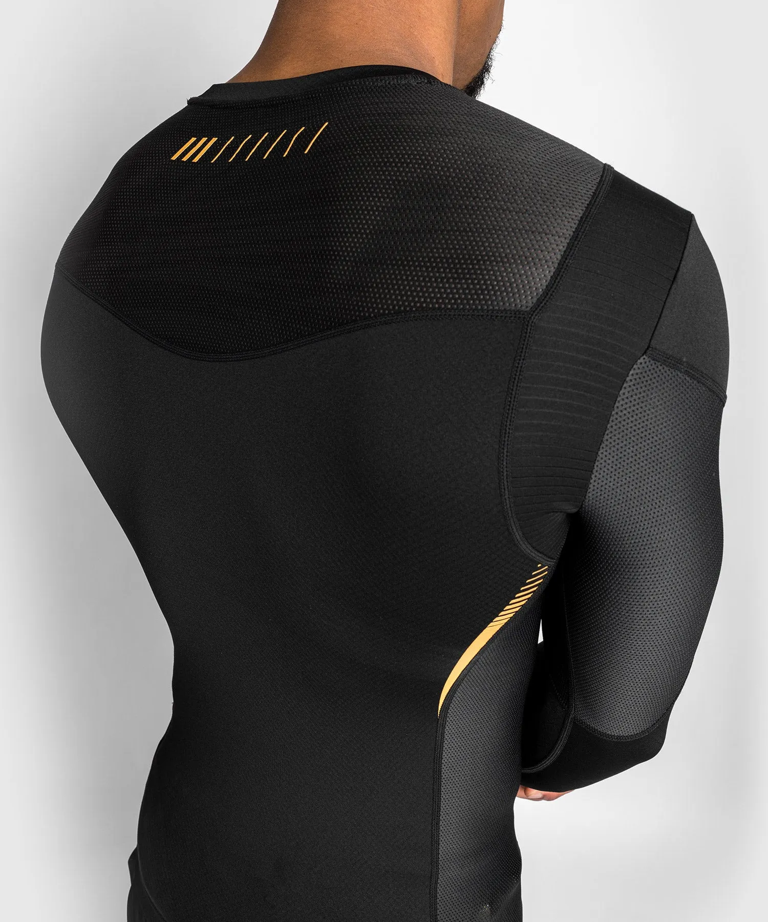 CAMISETA DE COMPRESIóN VENUM TEMPEST 2.0 (MANGA LARGA)  NEGRO/DORADO