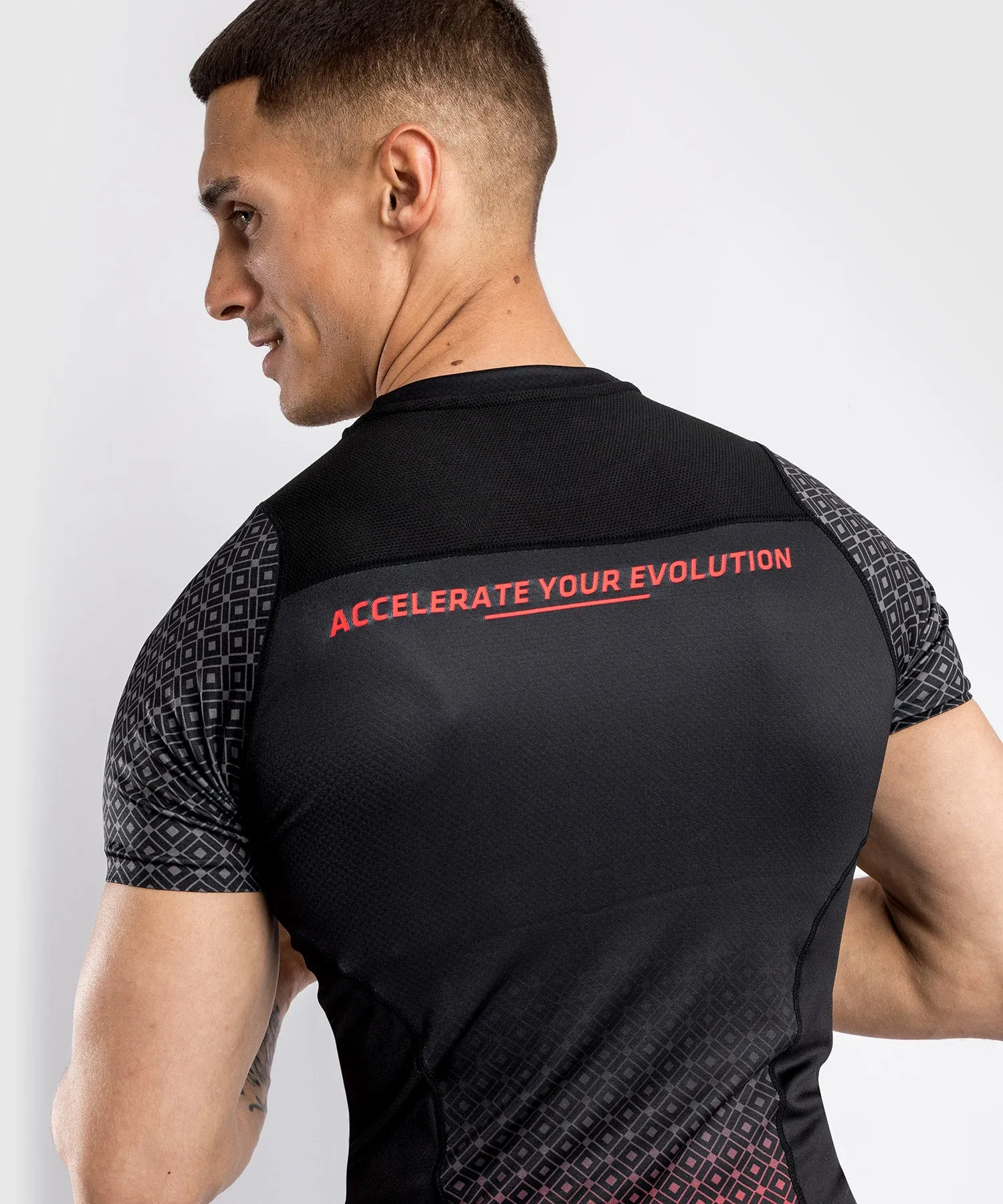 CAMISETA DE COMPRESIóN VENUM UFC PERFORMANCE INSTITUTE  MANGA CORTA  NEGRO/ROJO