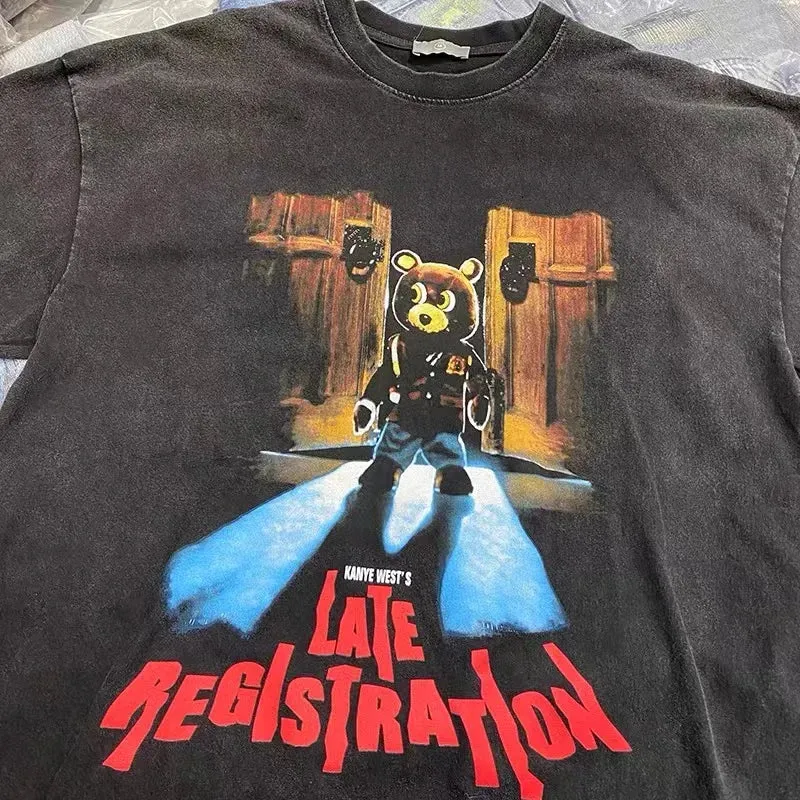 Camiseta de manga corta con estampado de oso abandonado