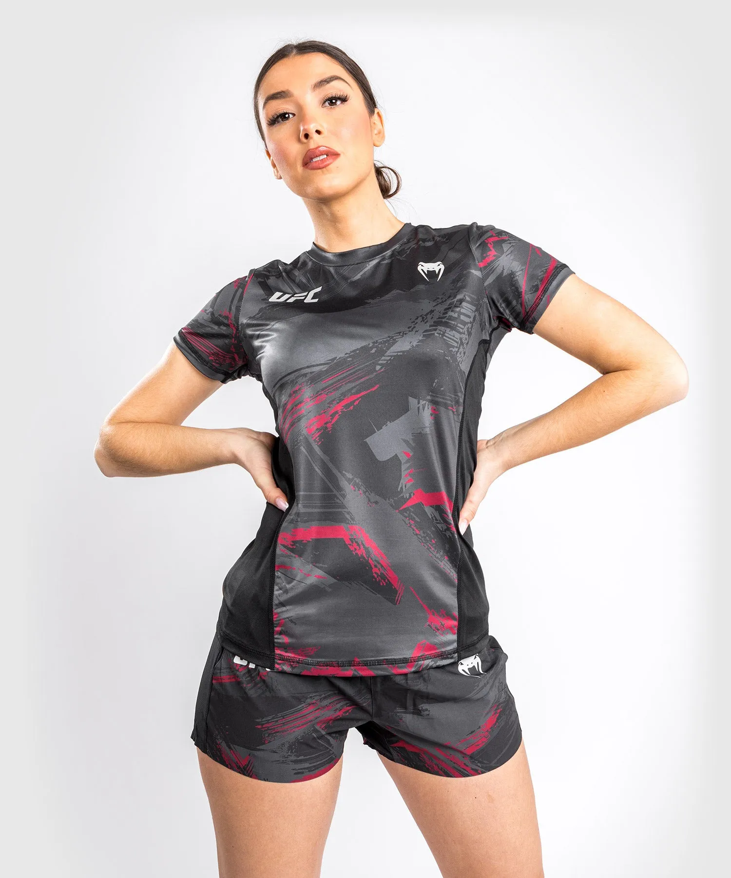 CAMISETA UFC VENUM AUTHENTIC FIGHT WEEK 2.0 DRYTECH  PARA MUJER  NEGRO/ROJO
