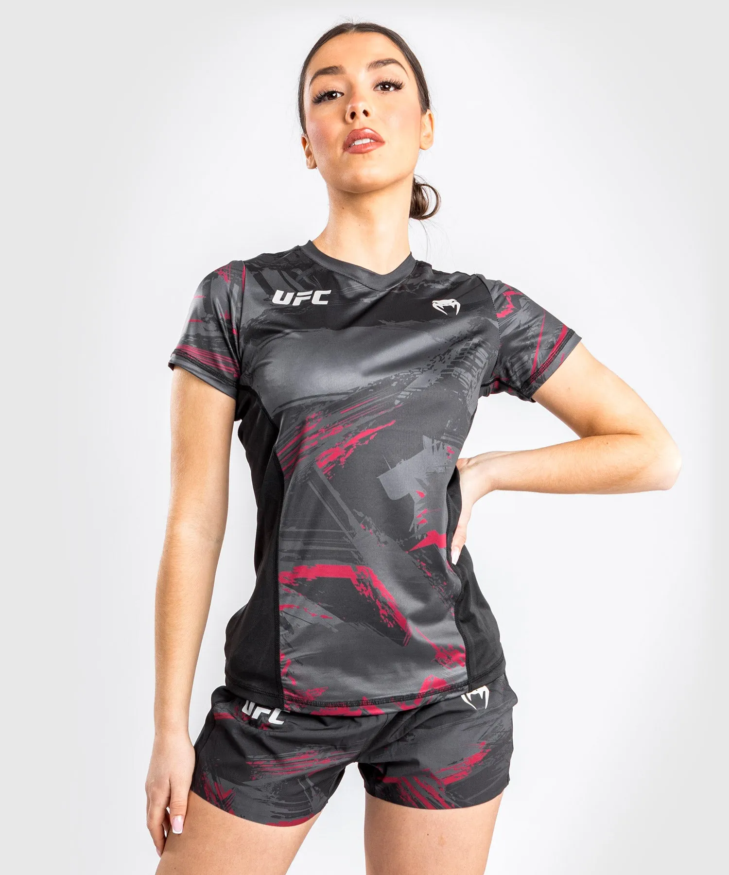CAMISETA UFC VENUM AUTHENTIC FIGHT WEEK 2.0 DRYTECH  PARA MUJER  NEGRO/ROJO