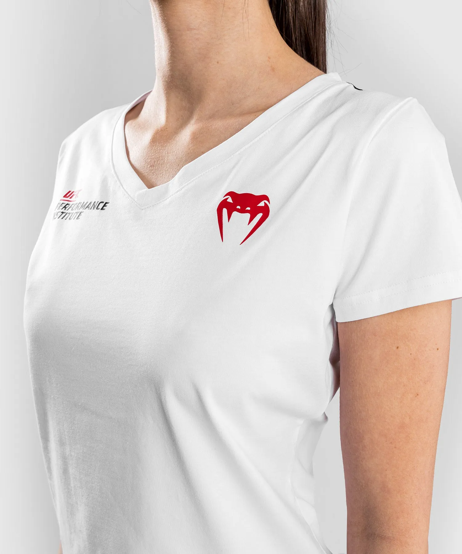 CAMISETA VENUM UFC PERFORMANCE INSTITUTE  PARA MUJER  BLANCO