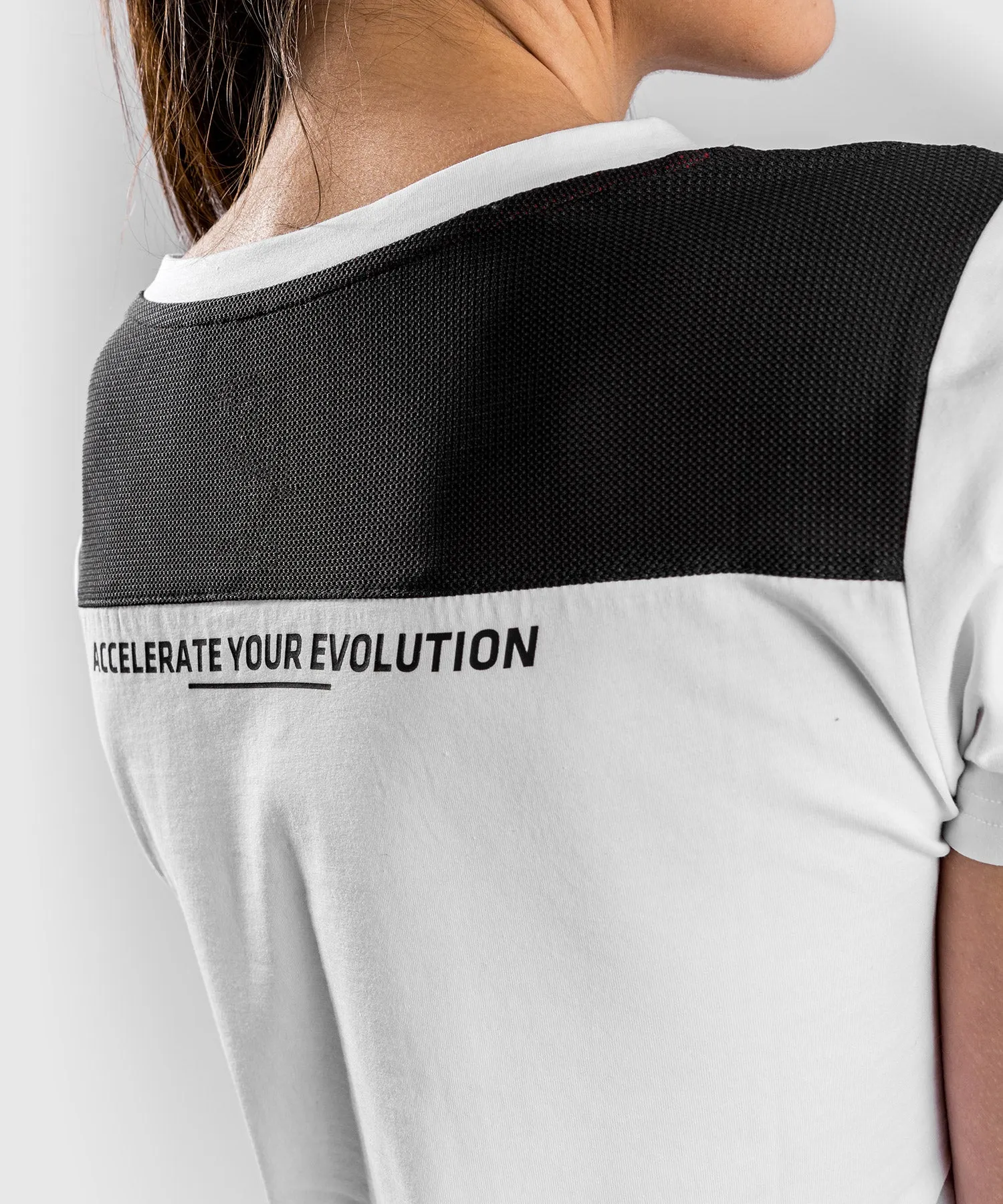 CAMISETA VENUM UFC PERFORMANCE INSTITUTE  PARA MUJER  BLANCO