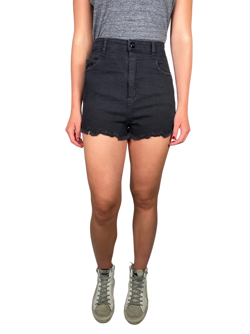 CHER Short Negro Desflecado