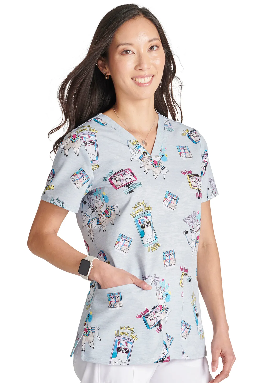 CHEROKEE VNECK PRINT TOP IN LLAMA TAKE A SELFIE