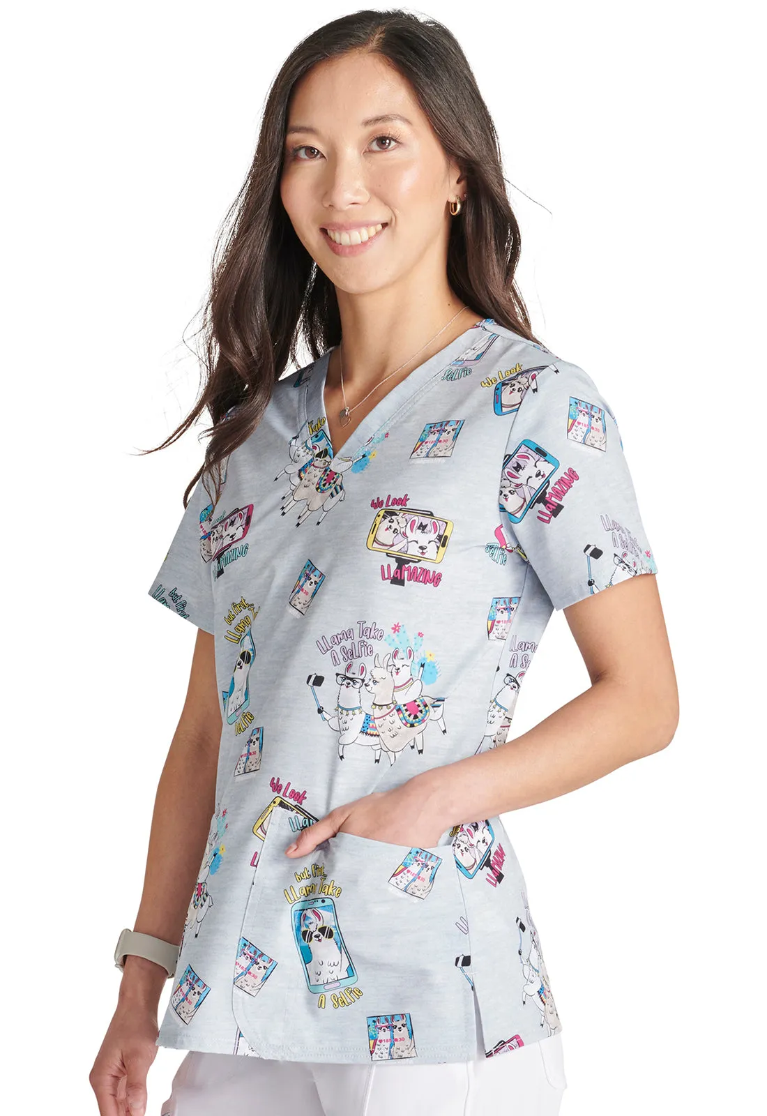 CHEROKEE VNECK PRINT TOP IN LLAMA TAKE A SELFIE