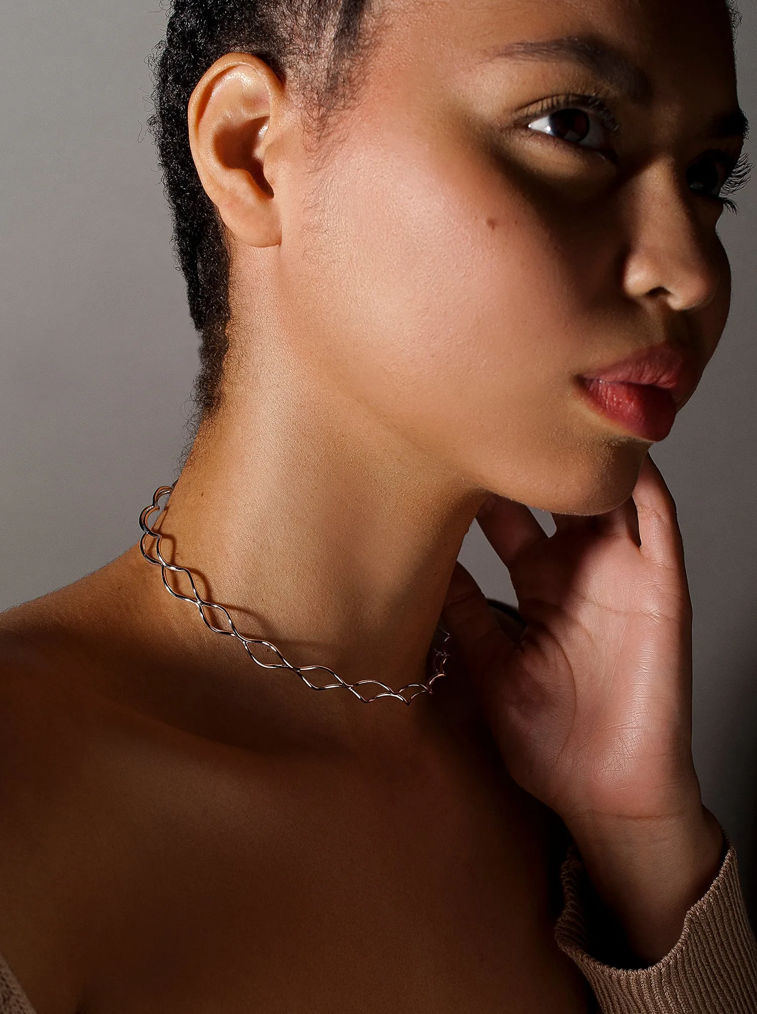 Choker rígido diseo zig zag de plata