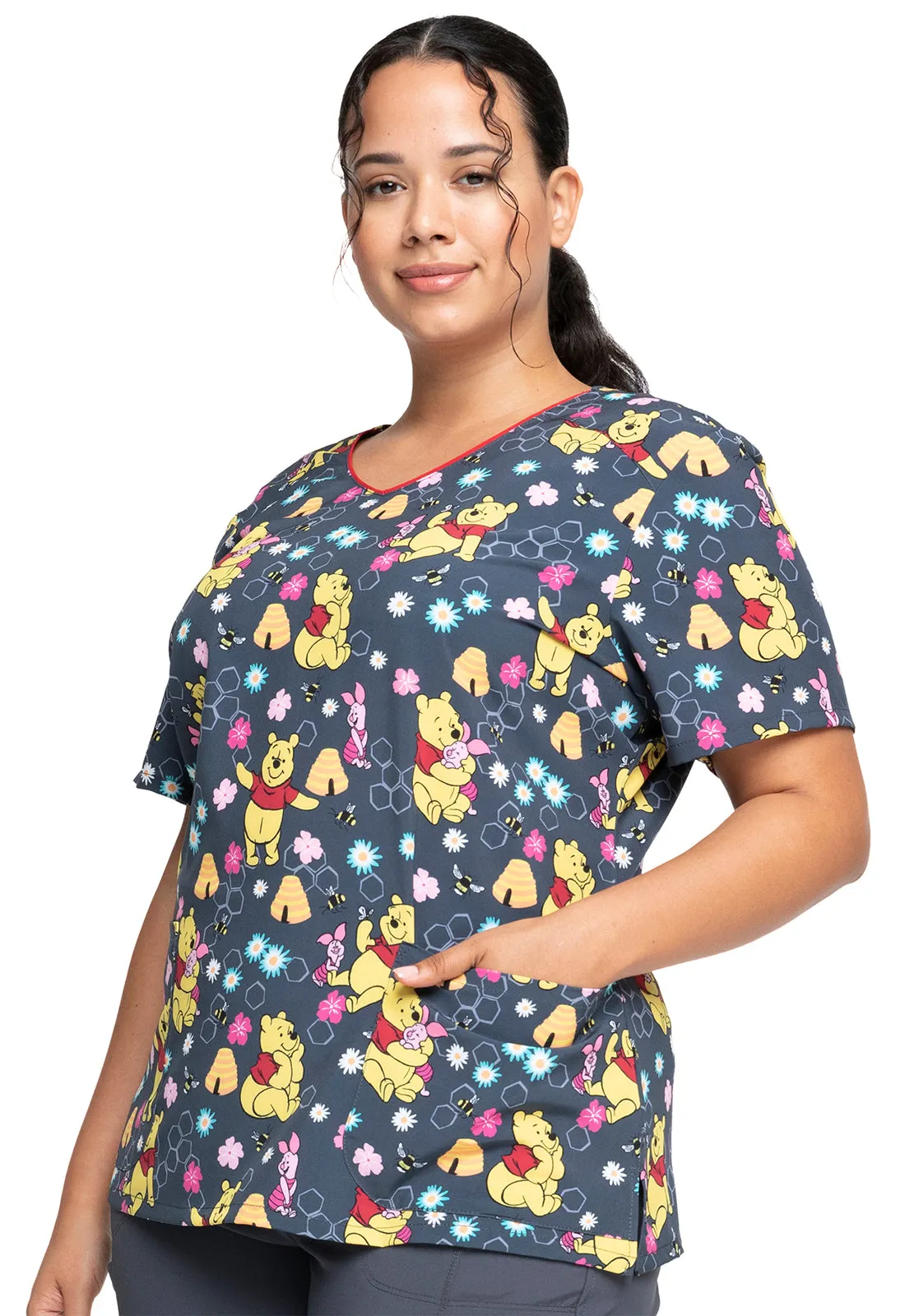 DISNEY'S VNECK PRINT TOP IN BEE'S KNEES