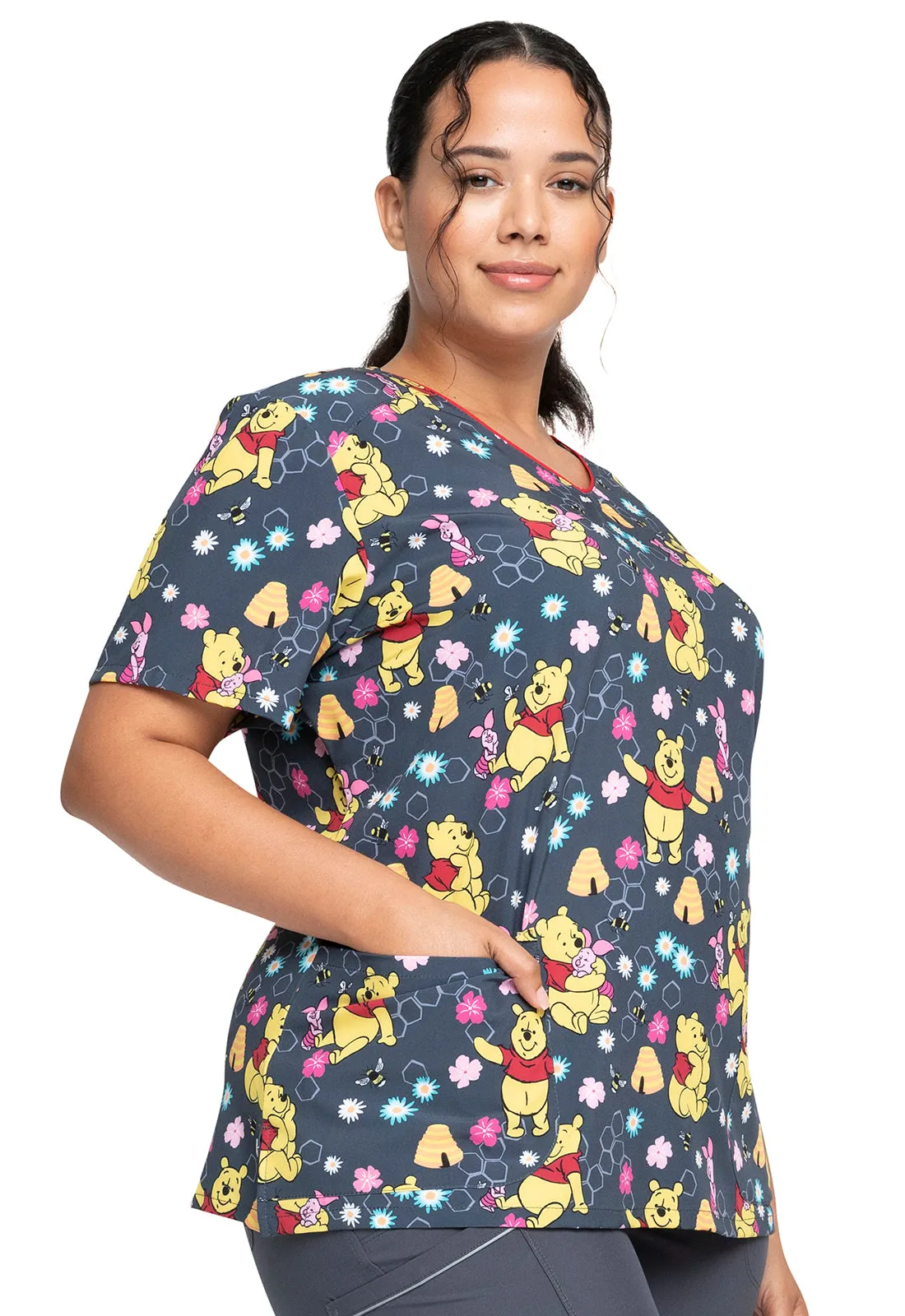 DISNEY'S VNECK PRINT TOP IN BEE'S KNEES