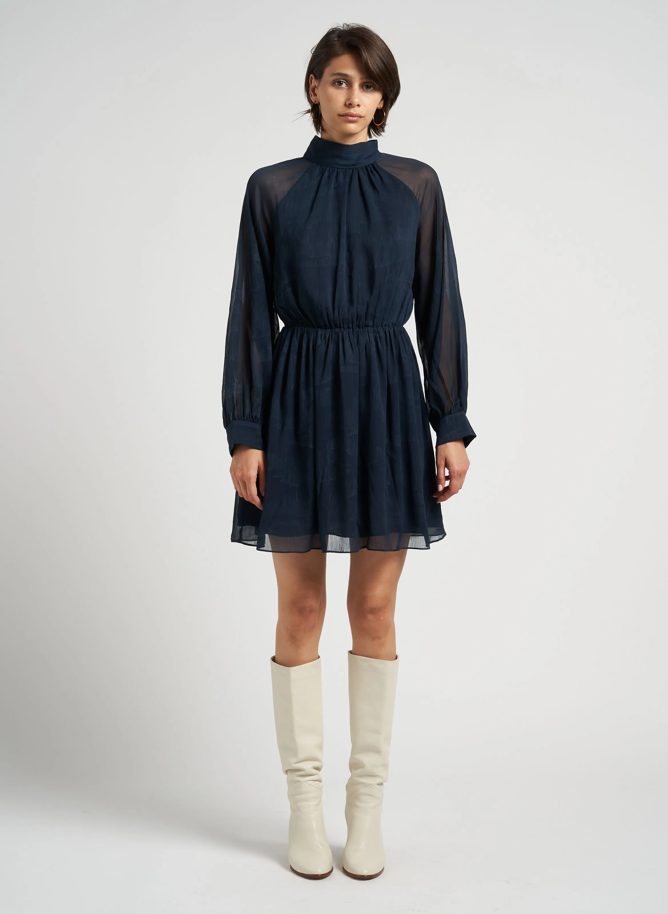 EBBALI  VESTIDO CORTO CEñIDO CON ESCOTE DE PICO EN AZUL