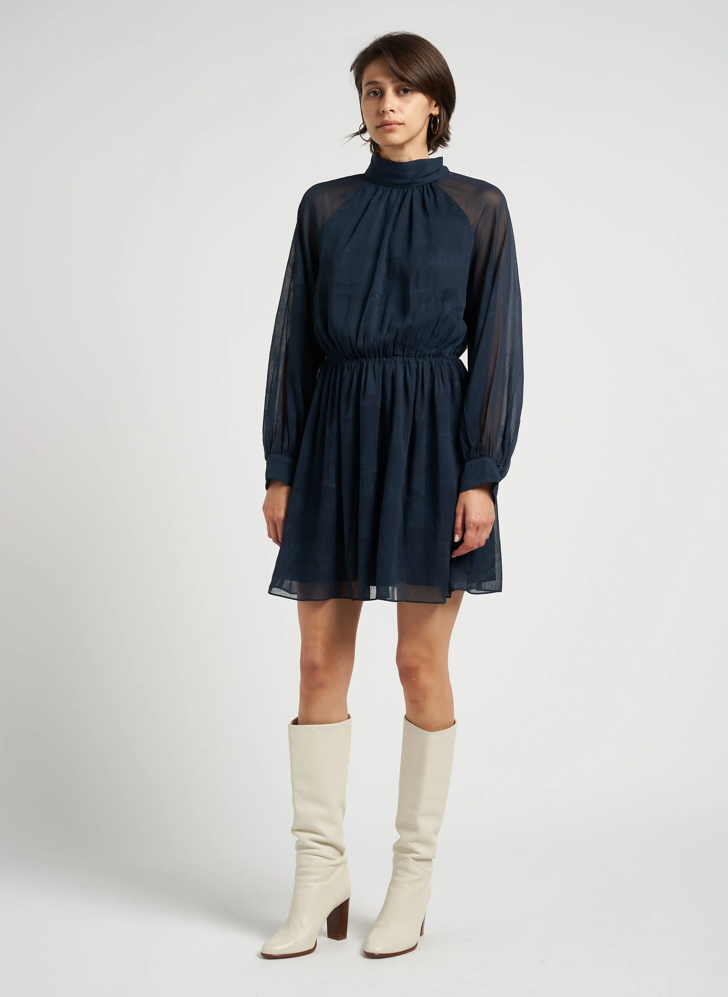 EBBALI  VESTIDO CORTO CEñIDO CON ESCOTE DE PICO EN AZUL