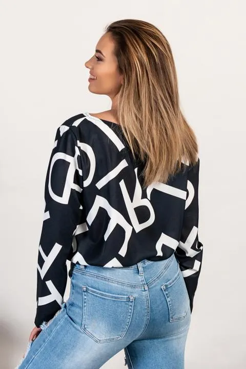 Elegante blusa de manga larga con estampado de letras Osmana, negra