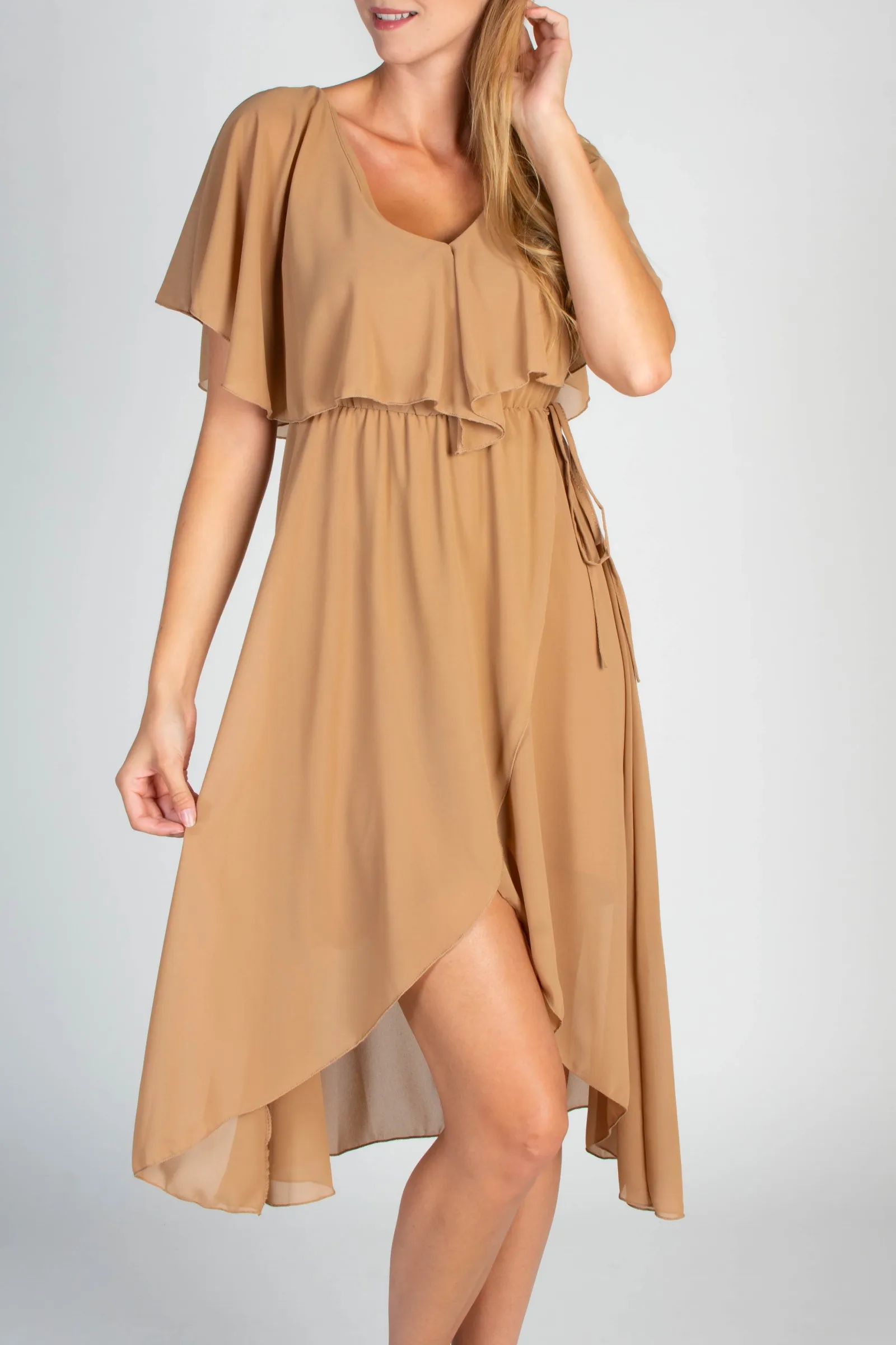 Elegante vestido midi con volante y falda en el plegable Barbados, beige
