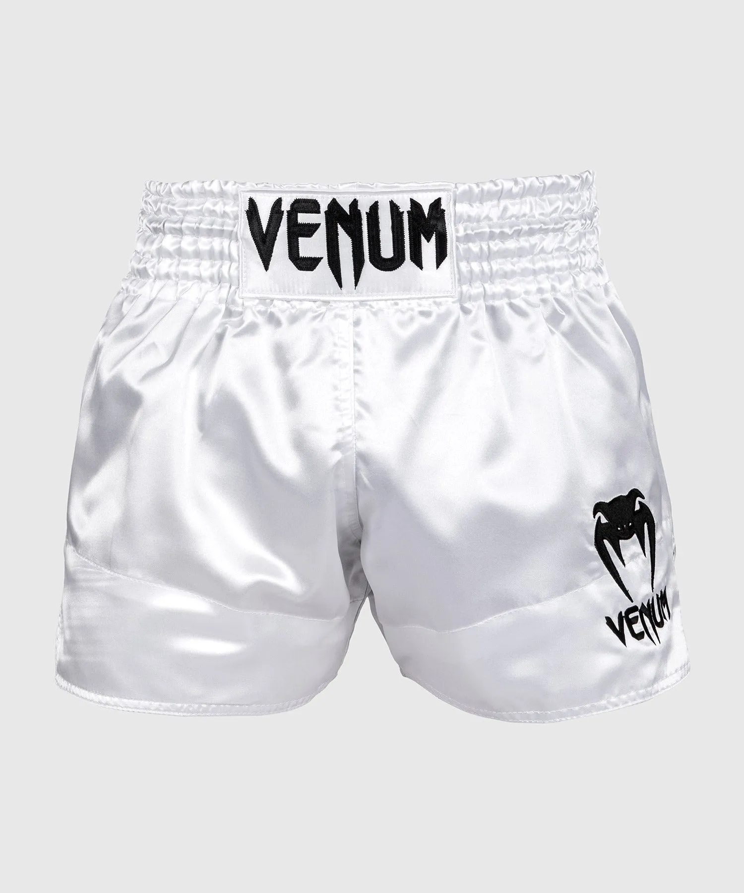 PANTALONES CORTOS DE MUAY THAI VENUM CLASSIC  BLANCO/NEGRO
