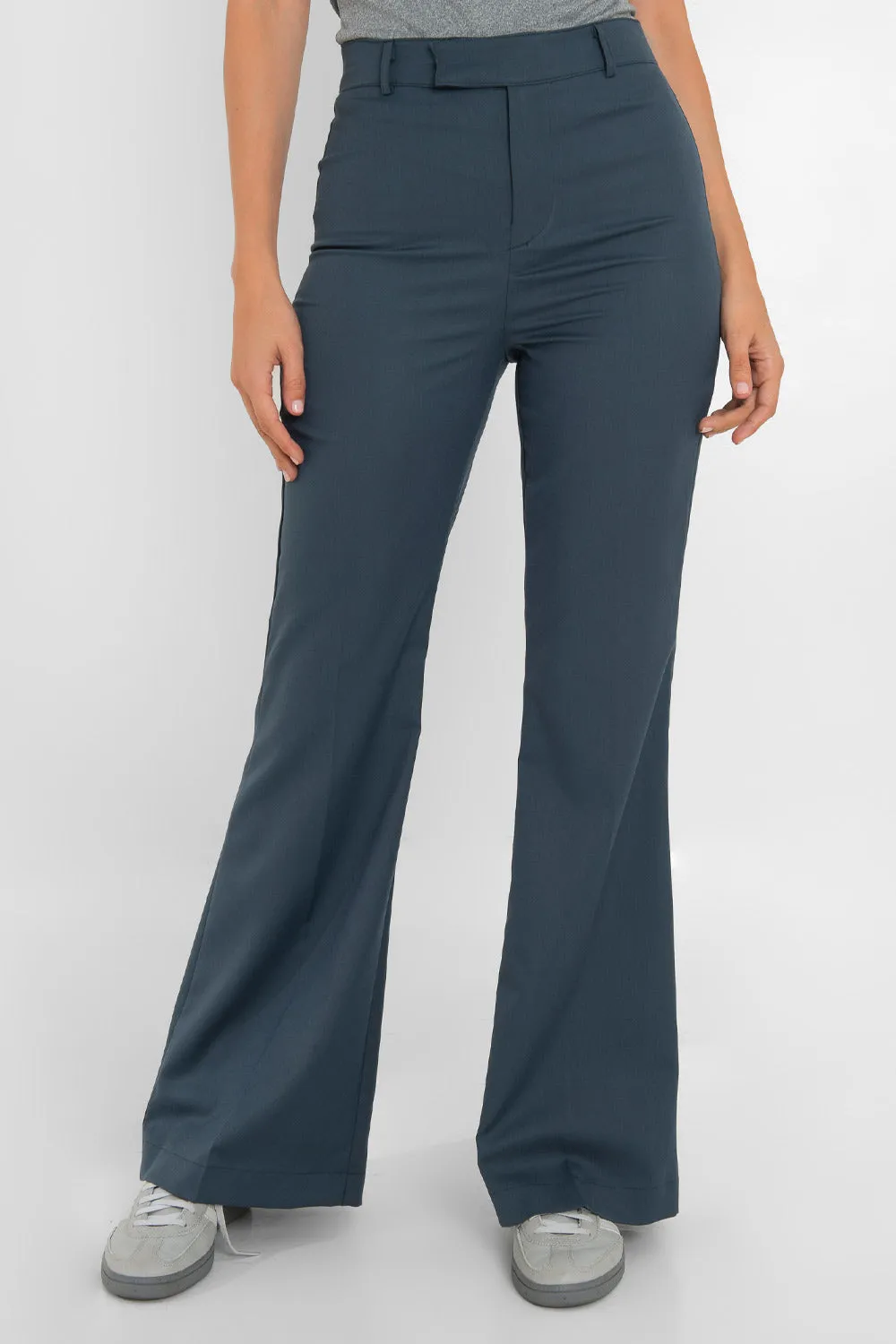 Pantalón ajustado fit flare de tiro alto
