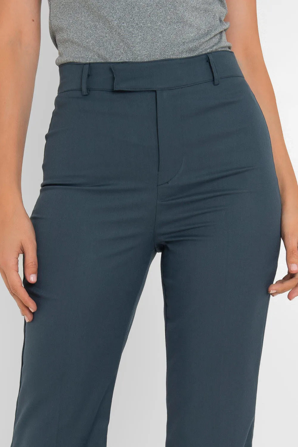 Pantalón ajustado fit flare de tiro alto