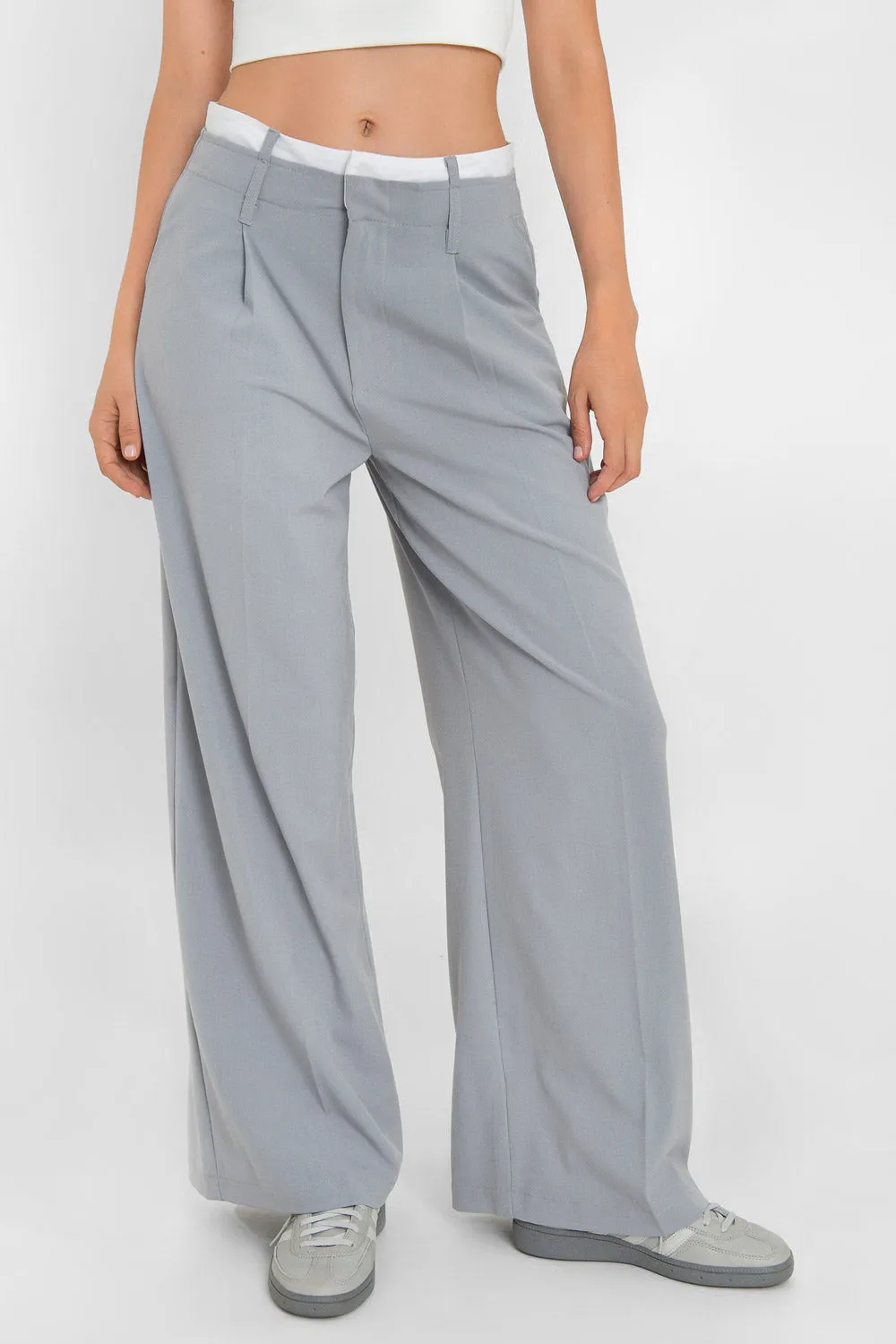 Pantalón wide leg con pinzas pretina en contraste