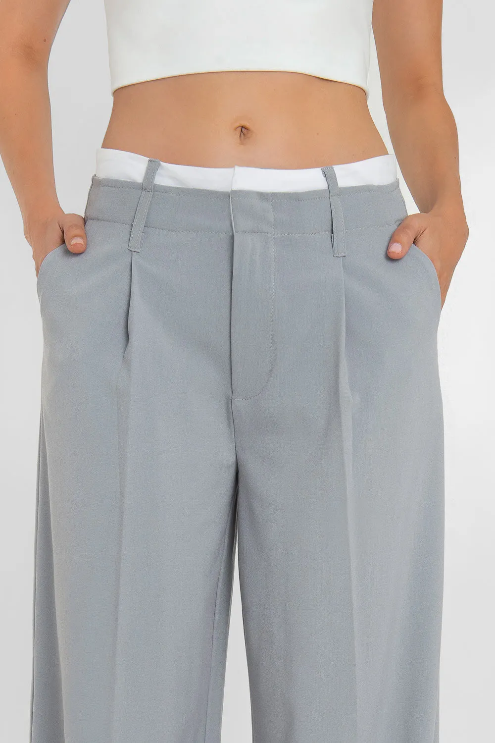 Pantalón wide leg con pinzas pretina en contraste