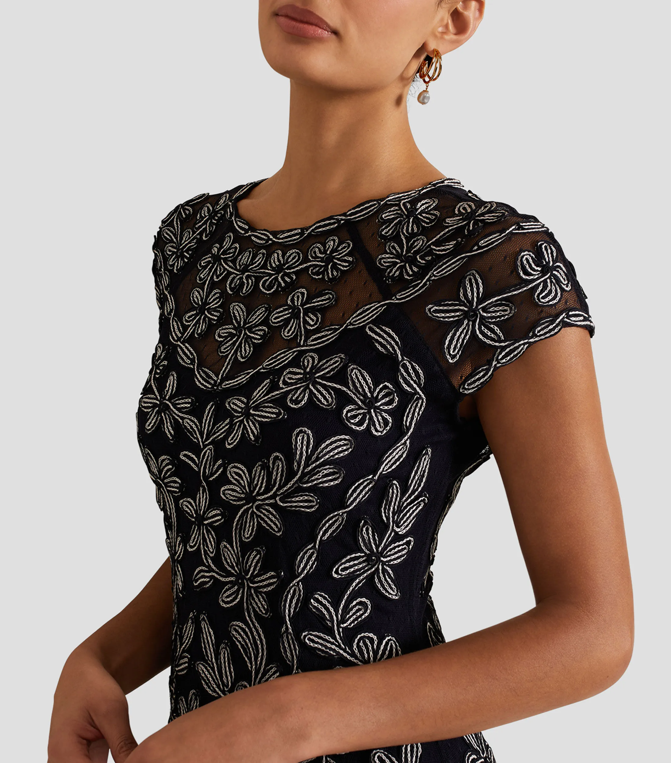 Phase Eight Vestido midi con flores con manga corta Mujer