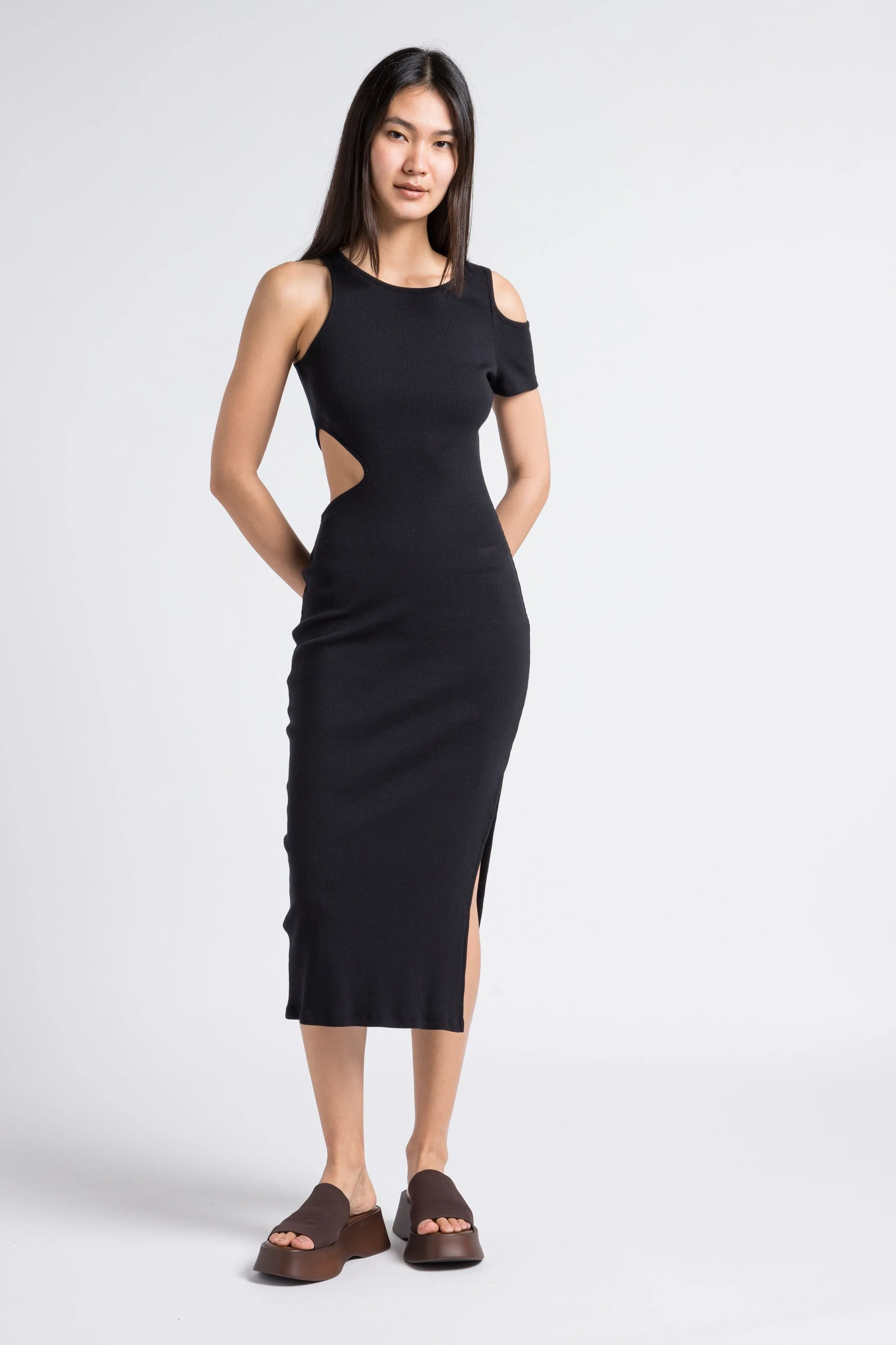 SAISON 1865 TILA  VESTIDO MIDI ASIMéTRICO DE CANALé EN NEGRO