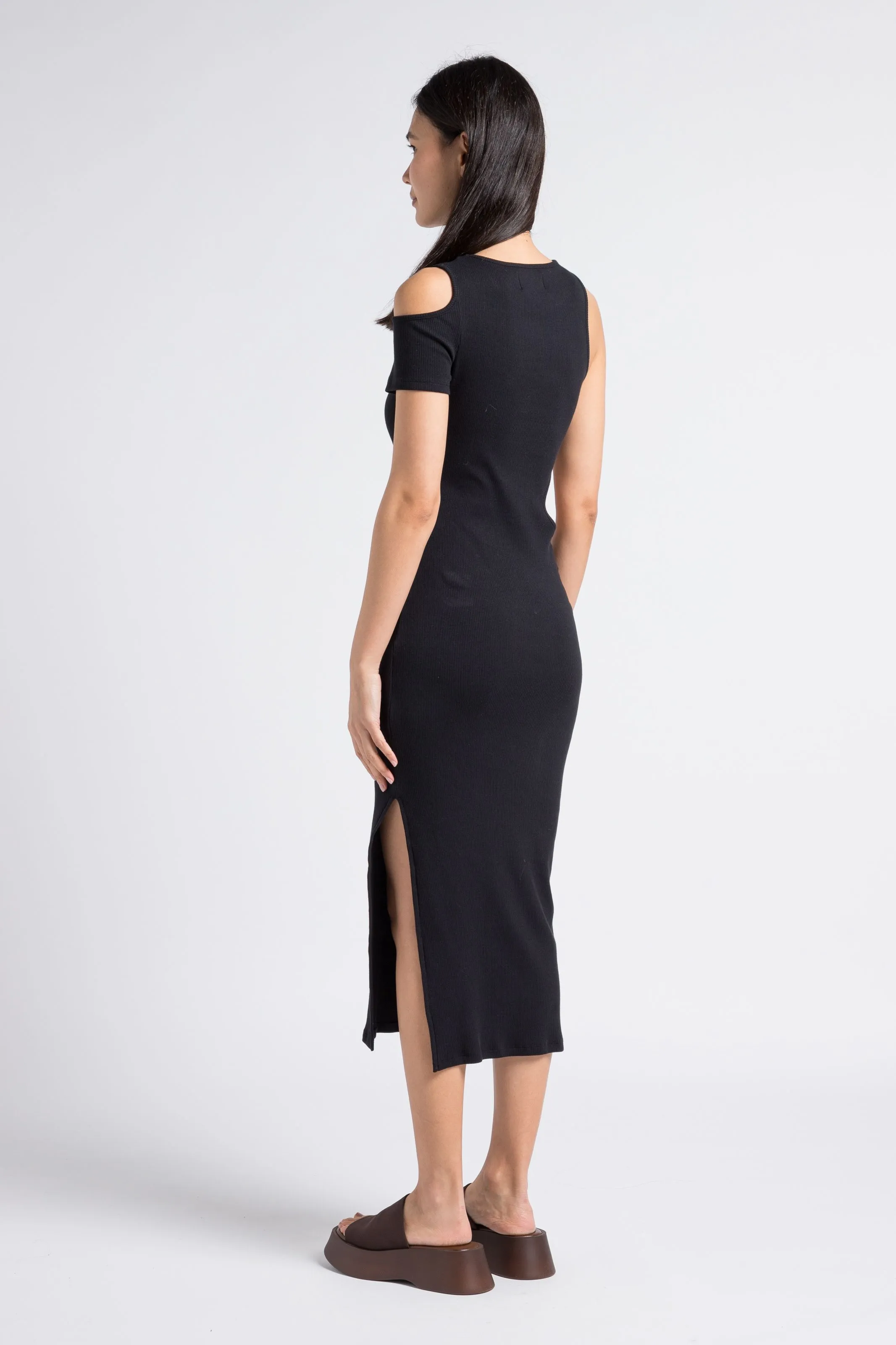 SAISON 1865 TILA  VESTIDO MIDI ASIMéTRICO DE CANALé EN NEGRO