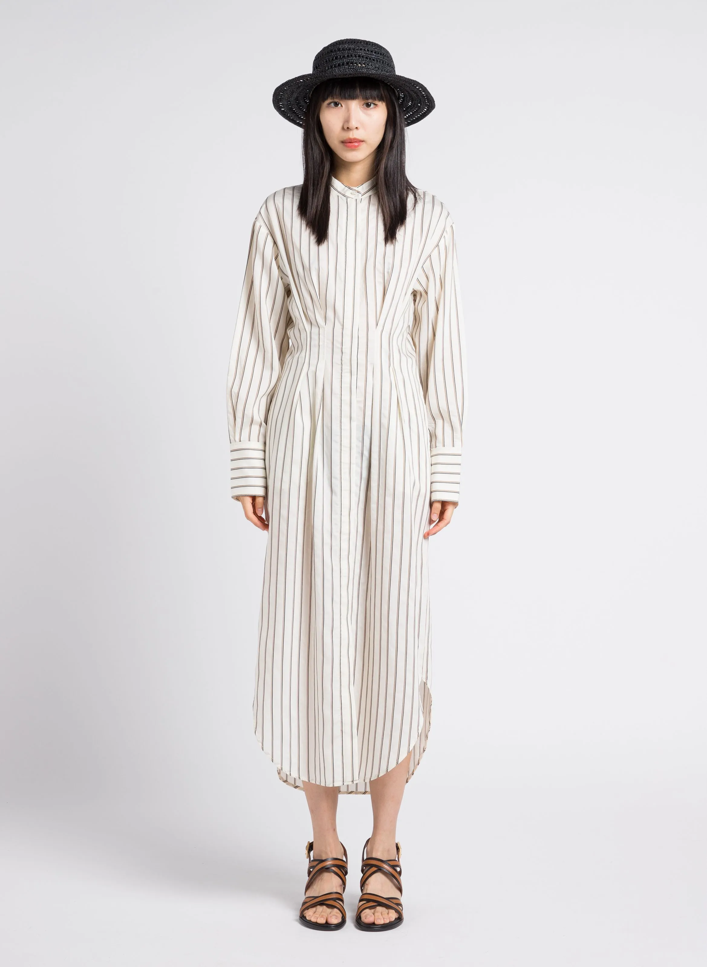 SAMSOE SAMSOE SABOSSE  VESTIDO LARGO AJUSTADO CON CUELLO MAO EN BLANCO