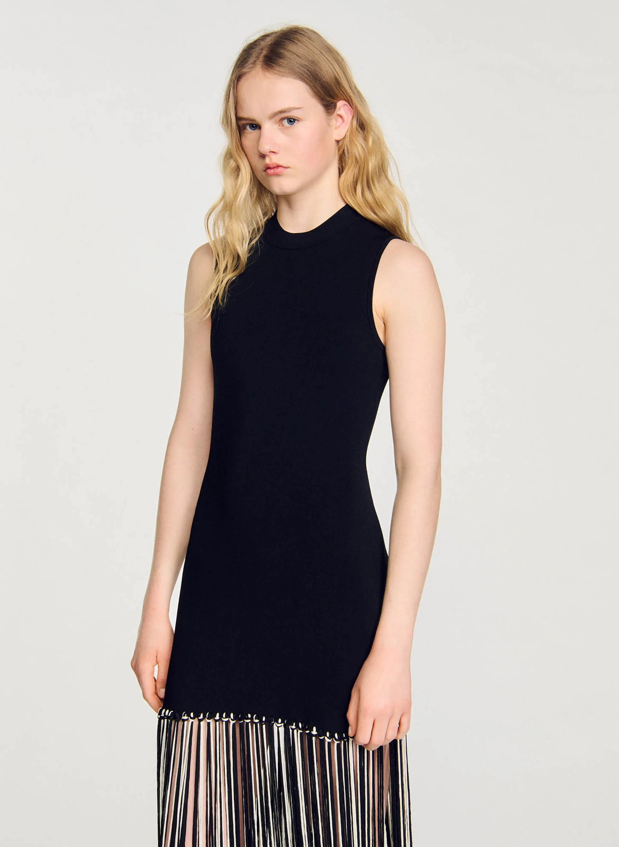 SANDRO Vestido ajustado cuello alto en multicolor