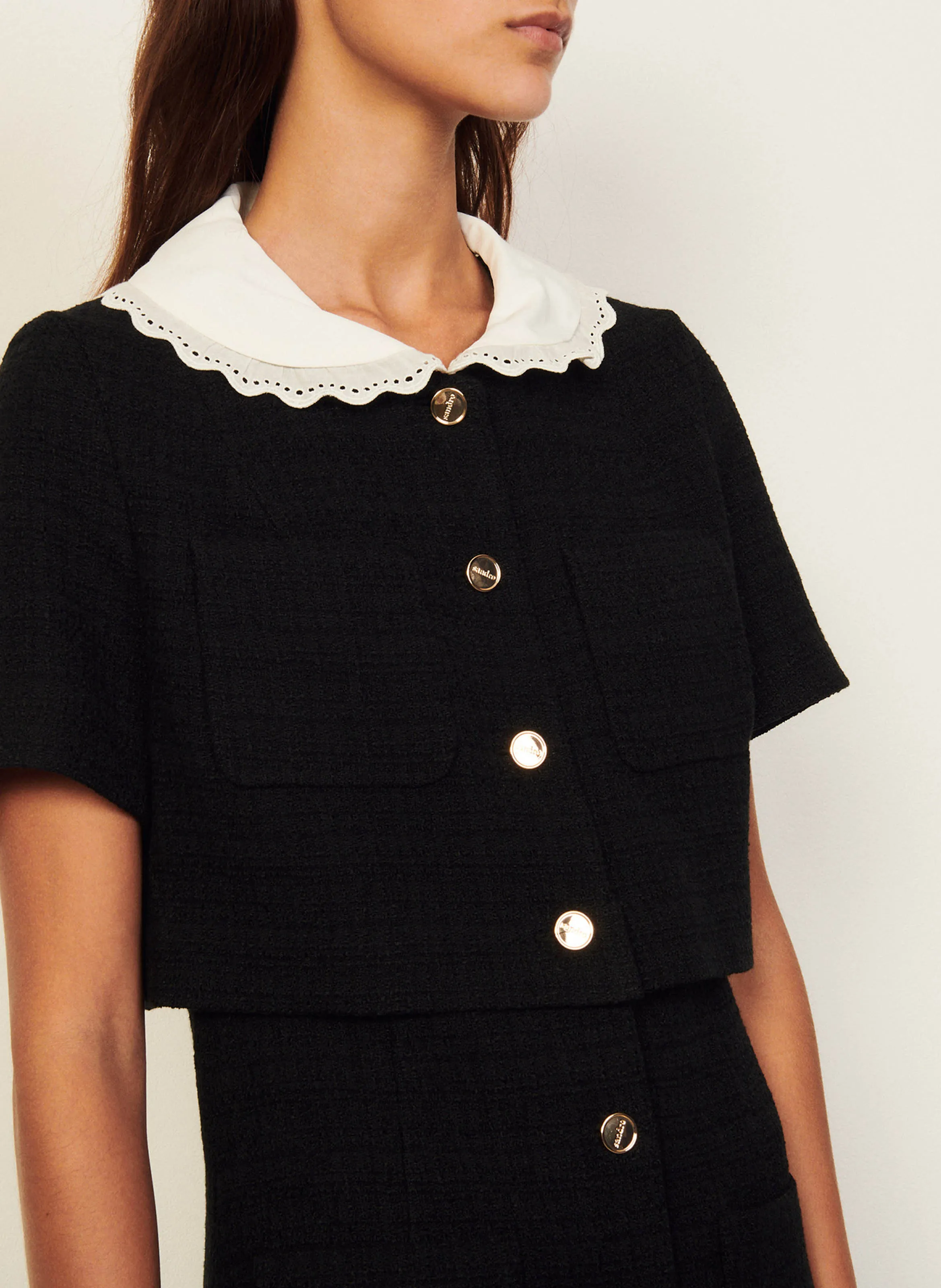SANDRO Vestido corto de tweed con cuello claudine en negro