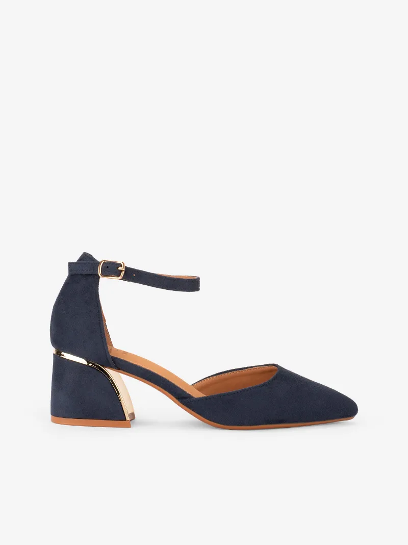 SAPATO PUMP ABERTO LATERAL DE TACÃO COM FORMA PONTIAGUDA E FIVELA NO TORNOZELO