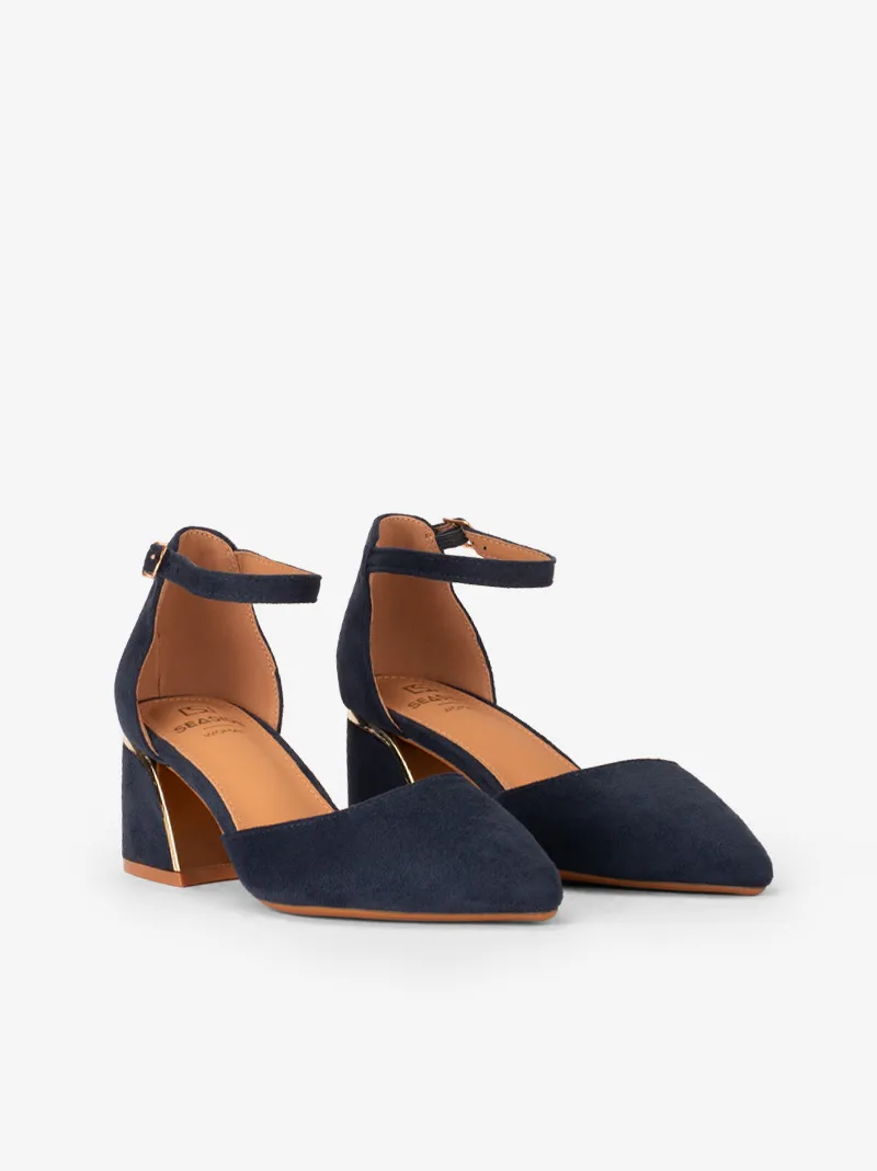 SAPATO PUMP ABERTO LATERAL DE TACÃO COM FORMA PONTIAGUDA E FIVELA NO TORNOZELO