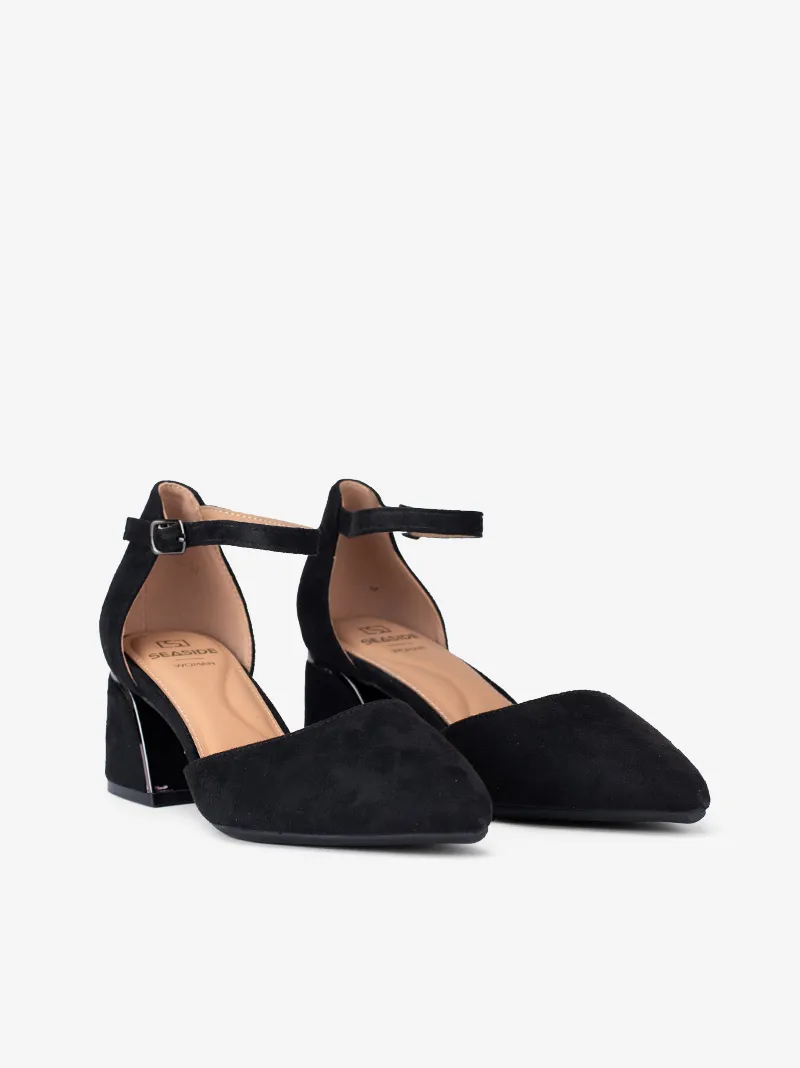SAPATO PUMP ABERTO LATERAL DE TACÃO COM FORMA PONTIAGUDA E FIVELA NO TORNOZELO