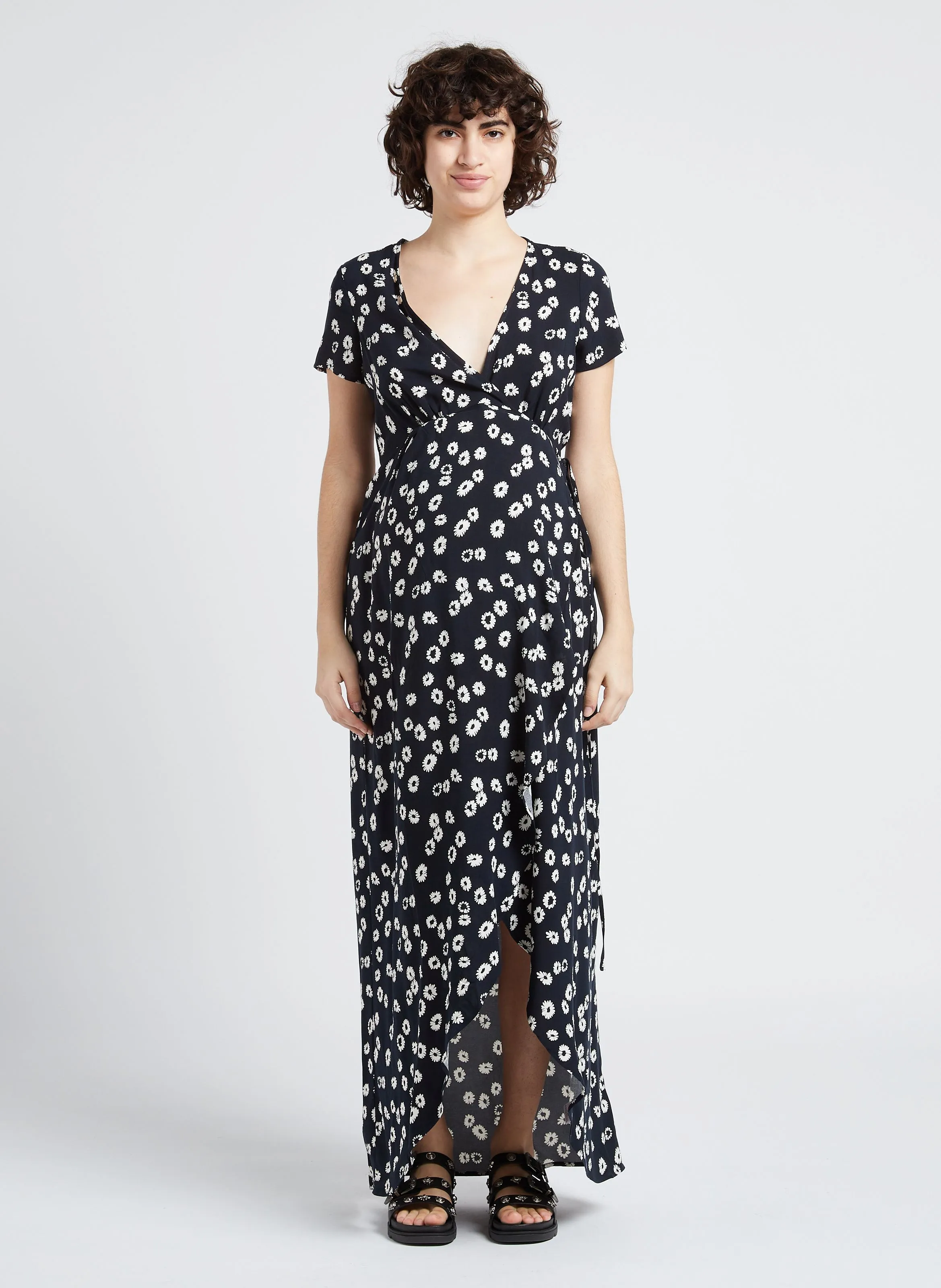 SERAPHINE DAISY  VESTIDO PREMAMá RECTO ESTAMPADO CON CUELLO CRUZADO EN NEGRO